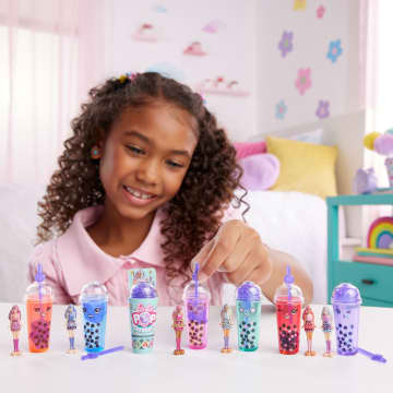 Barbie Mini Barbieland Pop Reveal Poppen, Pop Van 4 Cm Met Verrassende Zintuiglijke Onthulling (Stijlen Kunnen Variëren) - Image 2 of 3
