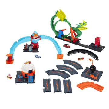 Hot Wheels City Bundle with 4 Playsets & Cars - Image 3 of 5