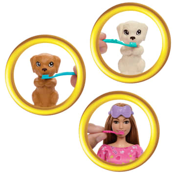 Barbie Pop En Puppy, Slaapfeestje, Speelset Met 2 Speelgoedhondjes En Meer Dan 10 Accessoires, Kleurverandering - Image 3 of 3