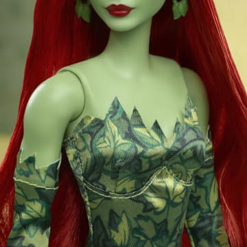 Barbie Signature Batman 85 Aniversario Muñeca Poison Ivy, Inspirada En La Película, Juguete De Colección Para Adultos Y Fans, Hrm51 - Imagen 4 de 6