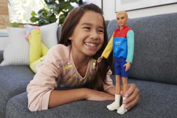 Barbie Ken Fashionistas Puppe in Blockfarben Jacke, Anziehpuppe - Image 2 of 6