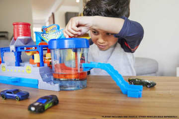 Hot Wheels Mega Car Wash Playset - Image 3 of 6