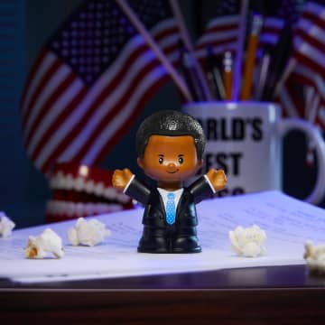 Fisher-Price Little People Collector The Office: Threat Level Midnight - Image 5 of 12