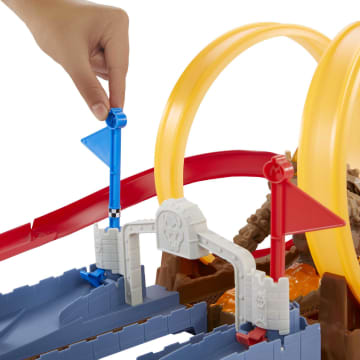Hot Wheels® Mario Kart™ Το Κάστρο του Μπάουζερ Πίστα - Image 3 of 6