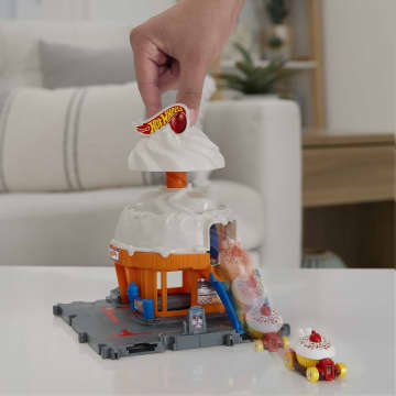 Hot Wheels City Track Set with 1 Hot Wheels Car - Image 2 of 8