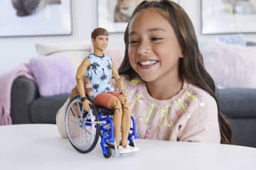 Ken Pop Met Rolstoel En Oprijplank, Barbie Fashionistas, Bruin Haar - Image 2 of 6