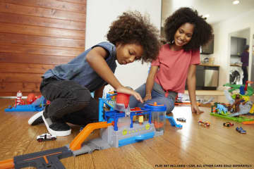 Hot Wheels Mega Car Wash Playset - Image 2 of 6