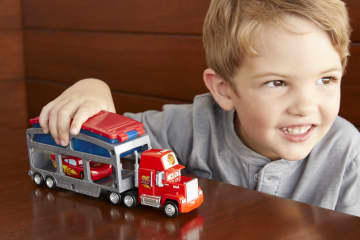 Mack camión color mágico de Cars de Disney - Image 2 of 6