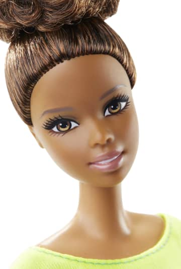 Barbie Made to Move Puppe mit gelbem Top DHL83 MATTEL