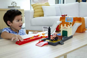 Disney and Pixar Cars Race & Go Playset - Image 2 of 6
