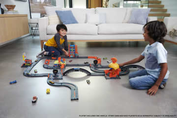 Hot Wheels City Downtown Repair Station Playset - Image 2 of 5
