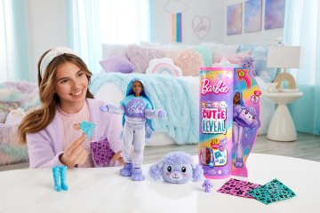 Muneca Barbie Cutie Reveal De La Serie Cozy Cute Tees Con Disfraz De Caniche Y Accesorios Camiseta Con La Palabra Star Pelo Con Mechas Azules Y