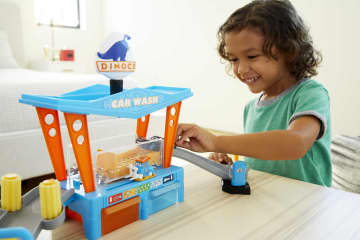 Disney Pixar Cars Renk Değiştiren Dinoco Araba Yıkama Oyun Seti - Image 2 of 6
