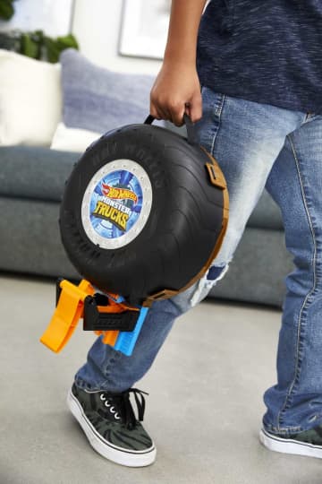 Hot Wheels Monster Trucks Stunt Tire Playset - Image 5 of 6