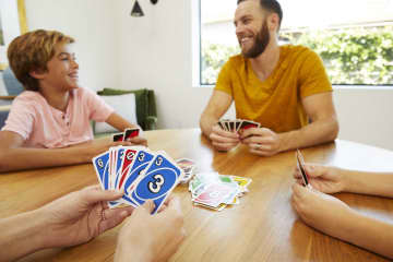Juego de cartas UNO Deluxe - Image 6 of 6