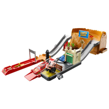 Disney Pixar Cars Yarış Heyecanı Oyun Seti - Image 1 of 6