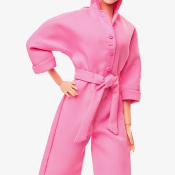 Barbie Le Film Poupée Barbie À Collectionner Inspirée Du Film Barbie Avec Margot Robbie, Avec Combinaison-Pantalon Rose, Lunettes De Soleil Et Foulard Dans Les Cheveux - Imagen 4 de 13