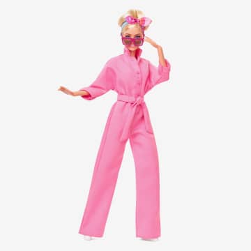 Barbie Le Film Poupée Barbie À Collectionner Inspirée Du Film Barbie Avec Margot Robbie, Avec Combinaison-Pantalon Rose, Lunettes De Soleil Et Foulard Dans Les Cheveux - Imagen 1 de 13