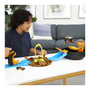 Hot Wheels Monster Trucks Stunt Tire Playset - Image 2 of 6