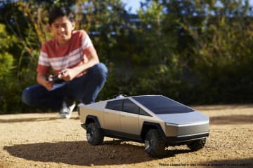Hot Wheels Rc 1:10 Tesla Cyber Truck - Imagen 3 de 6