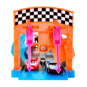 Conjunto De Juego Pista Brillante Lanzamiento Por Carriles Cruzados Glow Racers De Disney Y Pixar Cars Con Dos Coches De Juguete Que Brillan En La Oscuridad - Image 4 of 6