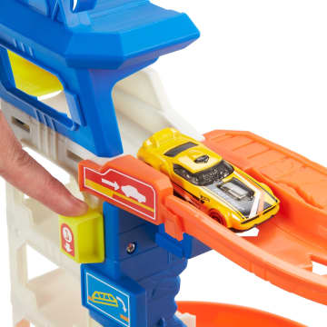 Hot Wheels® City Köpek Balığından Kaçış™ oyun seti - Image 8 of 8