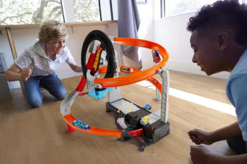 Hot Wheels Hyper Boost Tire Shop Playset GJL16 MATTEL