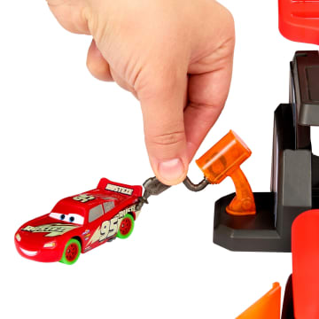 Conjunto De Juego Pista Brillante Lanzamiento Por Carriles Cruzados Glow Racers De Disney Y Pixar Cars Con Dos Coches De Juguete Que Brillan En La Oscuridad - Image 5 of 6