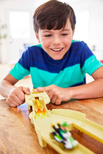 Hot Wheels® Mario Kart Çılgın Yaratıklar Oyun Seti - Thomp Ruins Seti - Image 5 of 6