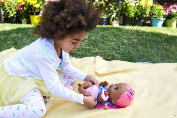 My Garden Baby – Bébé Papillon Corail Boit et Fait Pipi - Imagen 2 de 6
