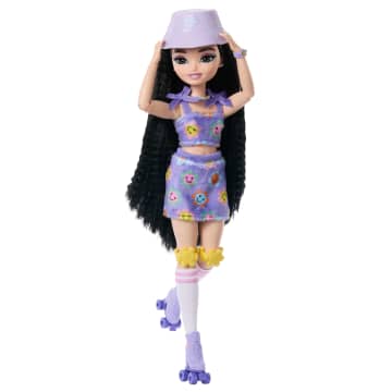 Barbie  Équipe de Rêve  Poupée  Renee Patins à Roulettes - Image 3 of 6