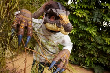 Jurassic World Rebirth Spinosaurus Battle Claws, Costume Dinosaur Role Play Handwear - Image 2 of 6