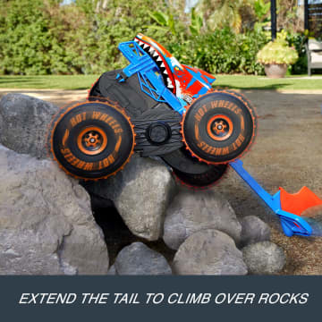 Hot Wheels Monster Trucks Tiger Shark Climber RC Vehicle, Battery-Powered Remote-Control Toy Truck - Imagen 2 de 6