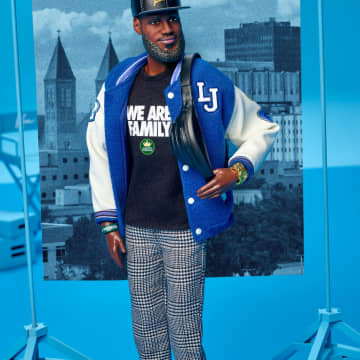 Barbie Signature Lebron James Kenbassadors Doll Collectible With Varsity Jacket Outfit & Accessories - Coming Soon - Imagem 4 de 6