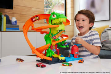 Hot Wheels City T-Rex Blaze Battle Playset & 1:64 Scale Die-Cast Car, Dinosaur Nemesis - Imagem 2 de 6