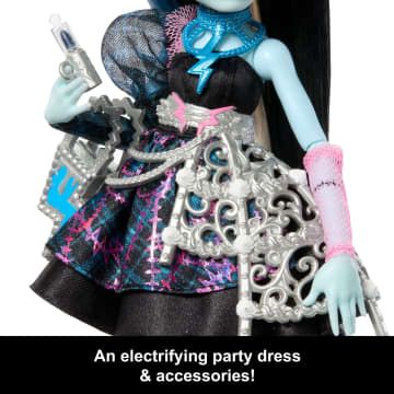 Monster High Scary Sweet Birthday Frankie Stein Doll in Party Dress With Balloon & Gift - Imagen 4 de 6