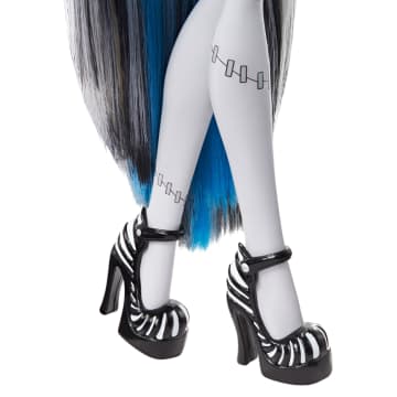 Monster High Reel Drama Doll With Posters, Frankie Stein in Black And White - Image 5 of 6