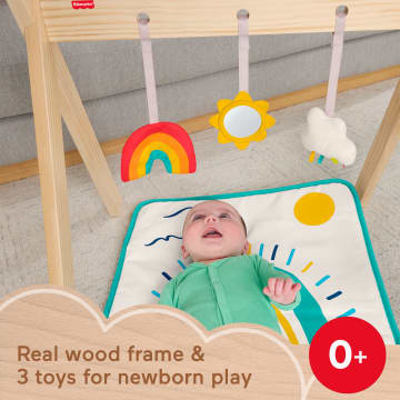 Fisher-Price Wooden Activity Gym, Wood Frame With 3 Sensory Toys & Mat For Newborn Babies - Imagen 2 de 6