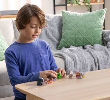 Minecraft Mini Mode Overworld Battle Pack With 7 Mini Action Figures Inspired By The Movie - Imagen 2 de 6