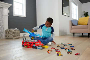 Hot Wheels City Hot Wheels Ultimate Dual Dragon Transporter & 2 1:64 Scale Toy Cars - Image 2 of 6