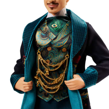 Universal Pictures’ Wicked: For Good The Wizard Fashion Doll With Movie-Inspired Outfit & Accessory - Imagem 4 de 6