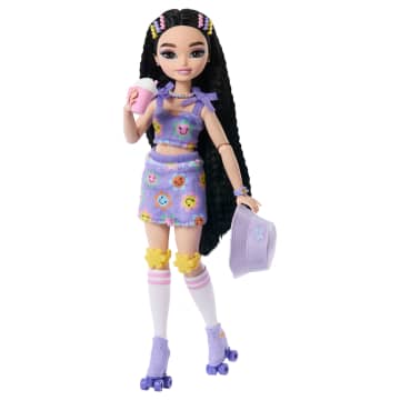 Barbie  Équipe de Rêve  Poupée  Renee Patins à Roulettes - Image 1 of 6