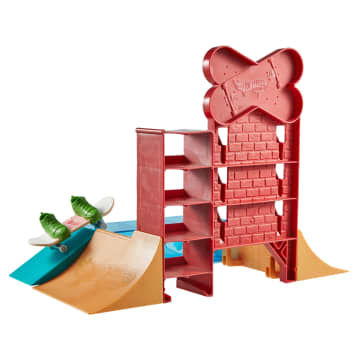 Hot Wheels Skate Skate Shop Playset With Exclusive Fingerboard & Pair Of Skate Shoes - Image 4 of 6