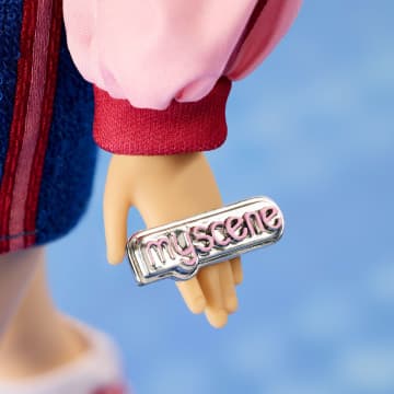 Barbie Signature My Scene Nolee Collector Doll in Y2K-Inspired Outfit With Premium Accessories - Imagem 4 de 6
