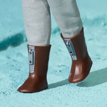 Barbie Signature Miss Astronaut Doll Collectible With Silver Suit, Space Boots, & Helmet Accessory - Imagen 5 de 6