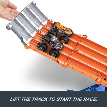 Hot Wheels Monster Trucks Sharks vs Dinos Racedown Destruction Track Set & 2 1:64 Scale Toy Trucks - Imagen 3 de 6
