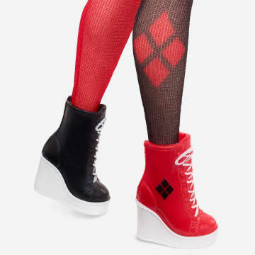 Barbie Signature Muñeca de Colección Batman 85 Aniversario Harley Quinn - Imagem 4 de 6
