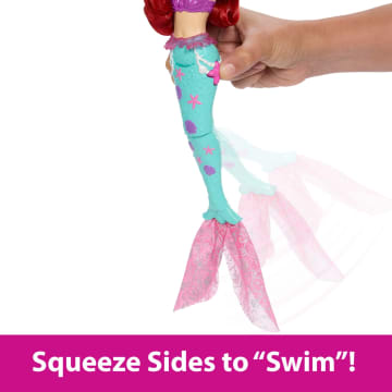 Disney Princess Ocean Friends Ariel Swimming Mermaid Doll With Squirt Toy, Figure & 4 Accessories - Imagen 3 de 6