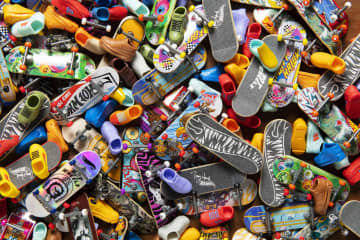 Hot Wheels Skate Vehículo de Juguete Patineta con Tenis Sorpresa - Image 5 of 6