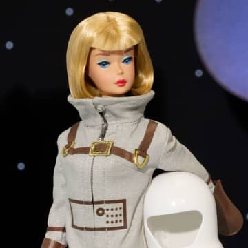 Barbie Signature Miss Astronaut Doll Collectible With Silver Suit, Space Boots, & Helmet Accessory - Imagen 3 de 6